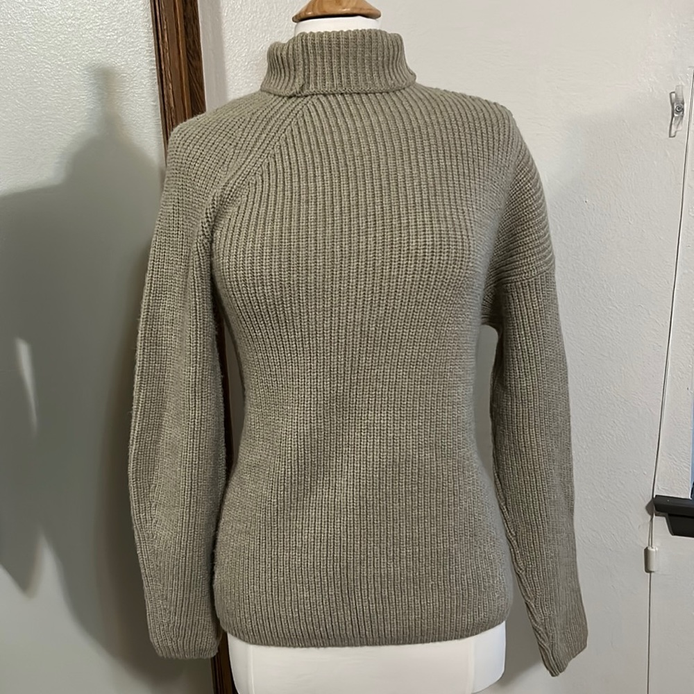 Asymmetrical Sweater - Picture 6 of 8